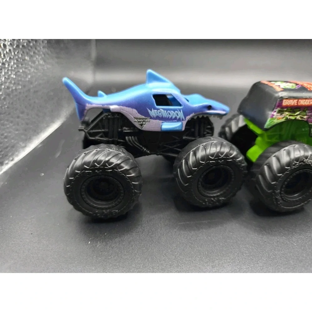 4-Spin Master Monster Jam 1:87 Scale Mini Collectible Monster Trucks 2024